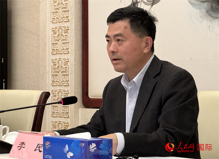 10月31日，歐美同學(xué)會秘書長李民在第五屆中法文化論壇媒體吹風(fēng)會上講話。（人民網(wǎng) 謝瑩攝）