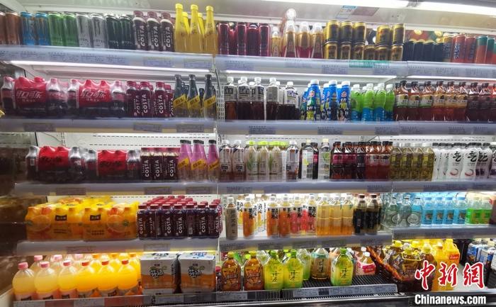 某超市的飲料區(qū)。 <a target='_blank' href='/' ><p  align=