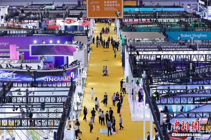 11月5日，第六屆中國(guó)國(guó)際進(jìn)口博覽會(huì)在國(guó)家會(huì)展中心(上海)開(kāi)幕。<a target='_blank' href='/'><p  align=