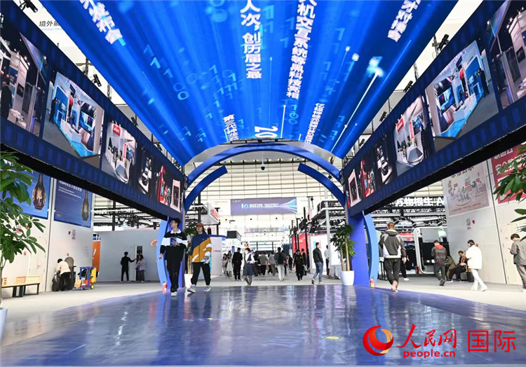 11月7日上午，2023年世界互聯(lián)網(wǎng)大會“互聯(lián)網(wǎng)之光”博覽會在浙江烏鎮(zhèn)開幕。人民網(wǎng)記者 葉賓得攝