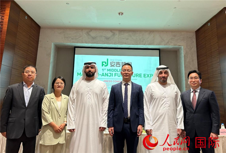 圖為與會(huì)嘉賓合影。人民網(wǎng) 閆夢(mèng)攝