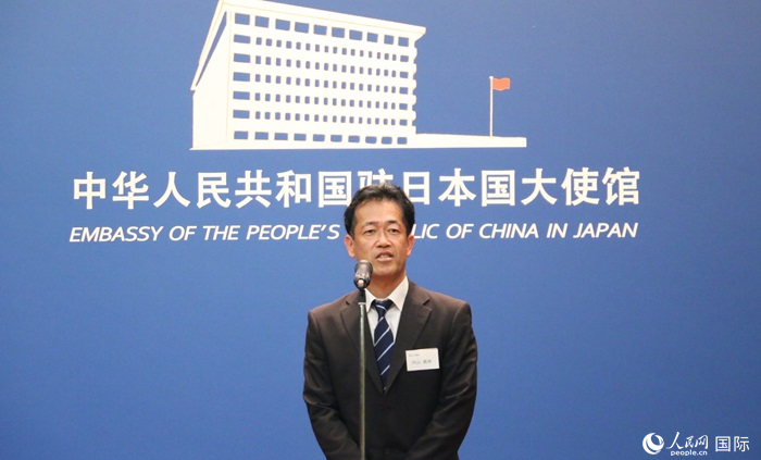 導(dǎo)師代表、東京大學(xué)教授內(nèi)山真伸發(fā)表致辭。人民網(wǎng) 許可攝