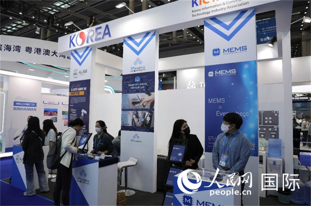 第二十五屆中國(guó)國(guó)際高新技術(shù)成果交易會(huì)15日在深圳開幕，圖為韓國(guó)企業(yè)展臺(tái)（人民網(wǎng)記者 魯揚(yáng)攝）