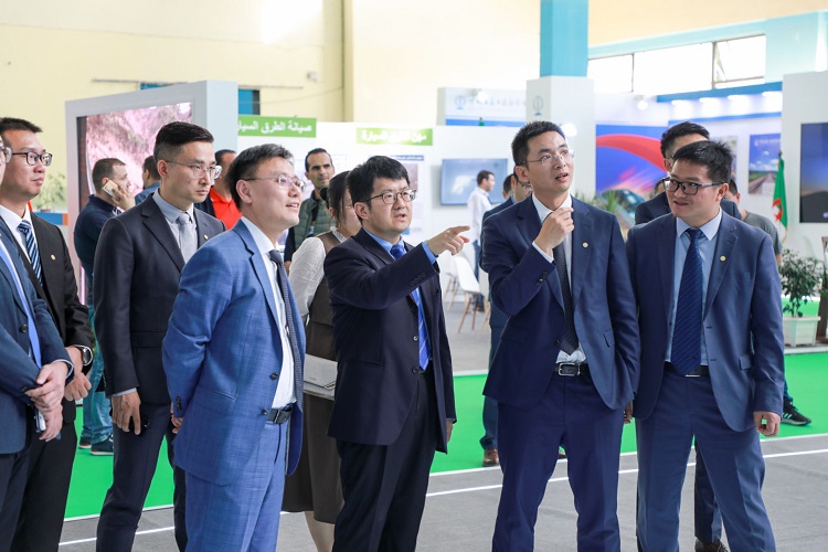 中國駐阿爾及利亞大使李?。ㄓ胰┮暡熘袊ㄖ刮? 中國建筑供圖