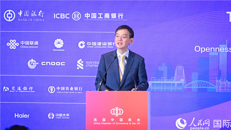 英國中國商會會長、中國銀行倫敦分行行長方文建 致歡迎辭。人民網(wǎng) 郭錦標攝
