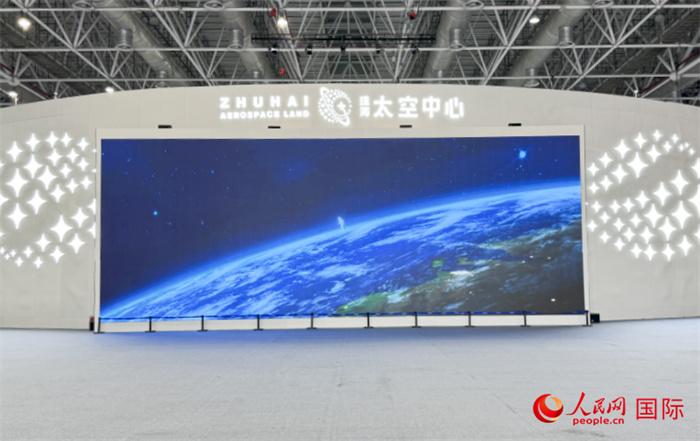 珠海太空中心是珠海市為發(fā)揮中國航展品牌效應(yīng)和帶動效應(yīng)而打造的“永不落幕的航展”。人民網(wǎng)記者 張麗鷗攝