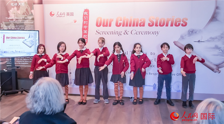 肯辛頓韋德預(yù)備學(xué)校小學(xué)生表演。人民網(wǎng) 郭錦標(biāo)攝