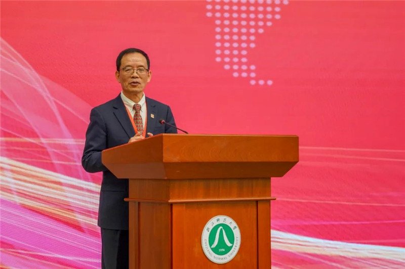 國務院學位委員會區(qū)域國別學學科評議組秘書長、浙江師范大學非洲研究院（非洲區(qū)域國別學院）院長劉鴻武致辭。主辦方供圖