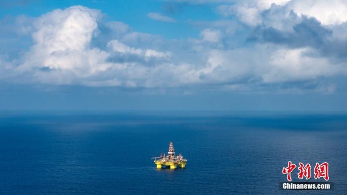 遠眺中國海油982鉆井平臺。<a target='_blank' href='/' _fcksavedurl='/' ><p  align=