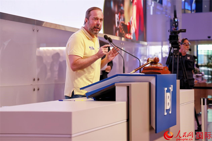 巴西礦產(chǎn)和能源部部長亞歷山大·西爾維拉發(fā)表致辭。人民網(wǎng)記者 宋亦然攝