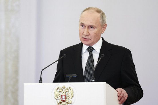 2023年12月8日，俄羅斯總統(tǒng)普京在莫斯科克里姆林宮出席“祖國英雄日”慶祝儀式。新華社/塔斯社