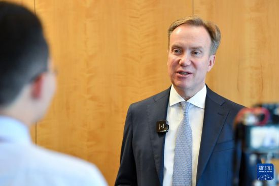 1月9日，在瑞士日內(nèi)瓦，世界經(jīng)濟論壇總裁博爾格·布倫德接受新華社記者專訪。新華社記者 連漪 攝