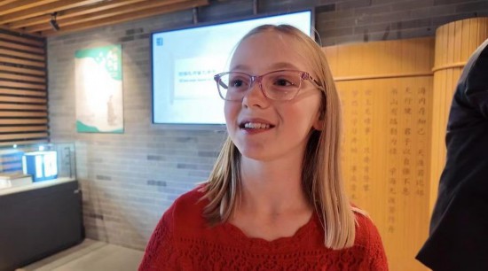 美國猶他州小學(xué)生米麗婭姆·居布萊接受記者采訪。