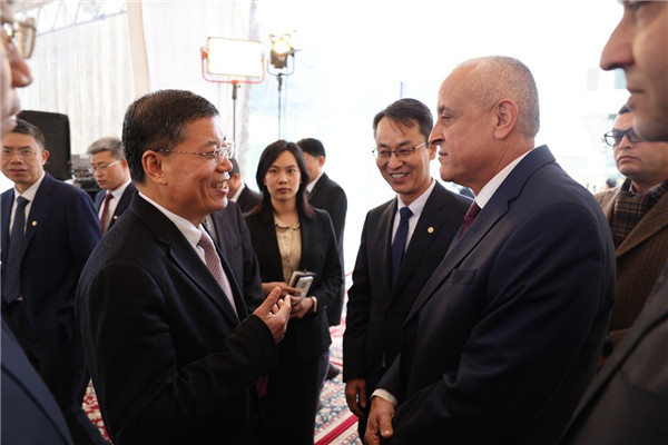 李永明同埃及住房部副部長會談交流。主辦方供圖