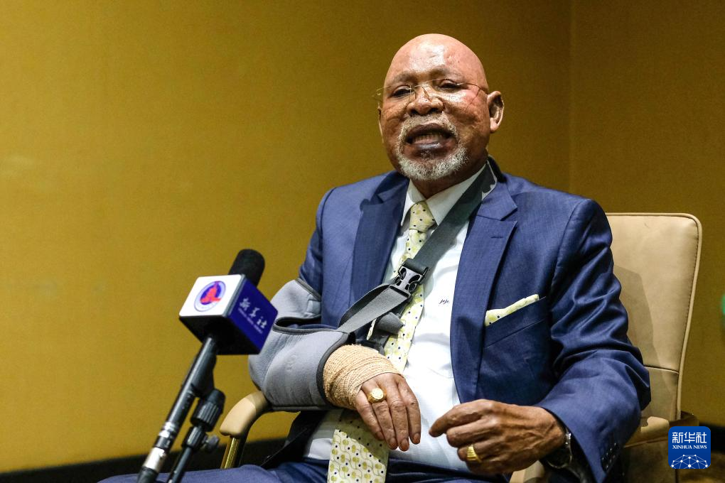 1月15日，烏干達(dá)外長(zhǎng)奧東戈在坎帕拉舉行的不結(jié)盟運(yùn)動(dòng)第19次峰會(huì)高級(jí)別官員會(huì)議期間接受新華社記者專訪。新華社發(fā)（阿佳拉·納瓦達(dá)攝）