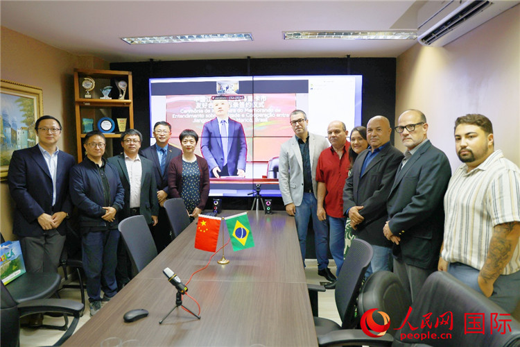 參與備忘錄簽署儀式的嘉賓合影。人民網(wǎng)記者 陳海琪攝