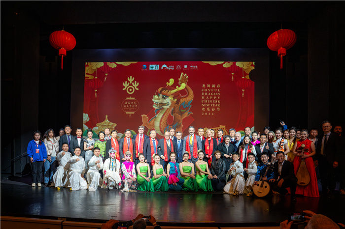 與會(huì)嘉賓合影。中國駐希臘大使館供圖