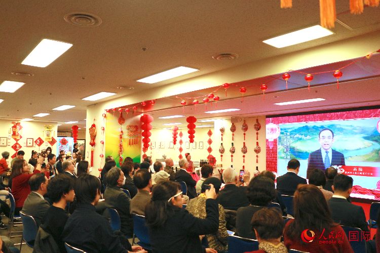 2月9日，“喜迎龍年·品味陜西”——2024新春迎福（展）聯(lián)歡會暨陜西文化年在東京中國文化中心拉開帷幕。人民網(wǎng) 許可攝