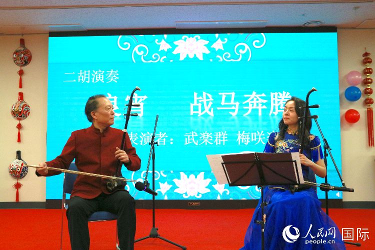 二胡合奏。人民網(wǎng) 許可攝