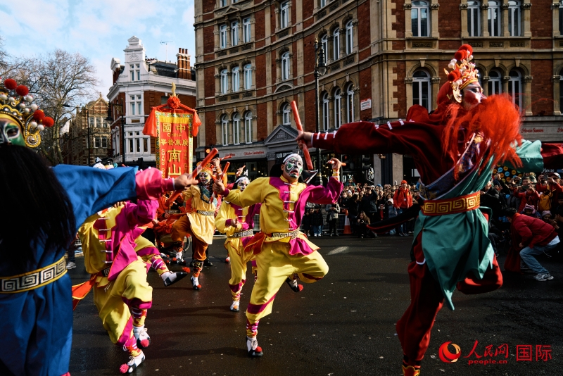 倫敦新春慶典現(xiàn)場。人民網(wǎng) 郭錦標(biāo)、楊浩鵬攝