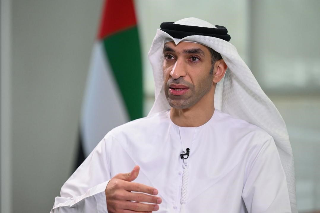 阿聯酋外貿國務部長薩尼·宰尤迪接受采訪。阿聯酋通訊社供圖