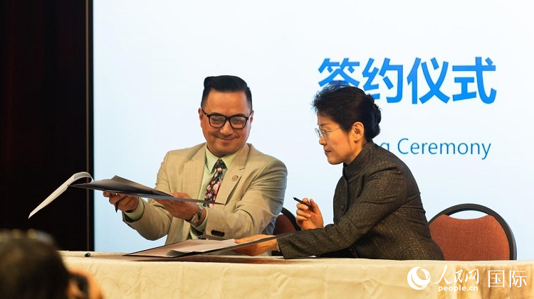 山東省圖書館與舊金山公共圖書館簽署合作協(xié)議。