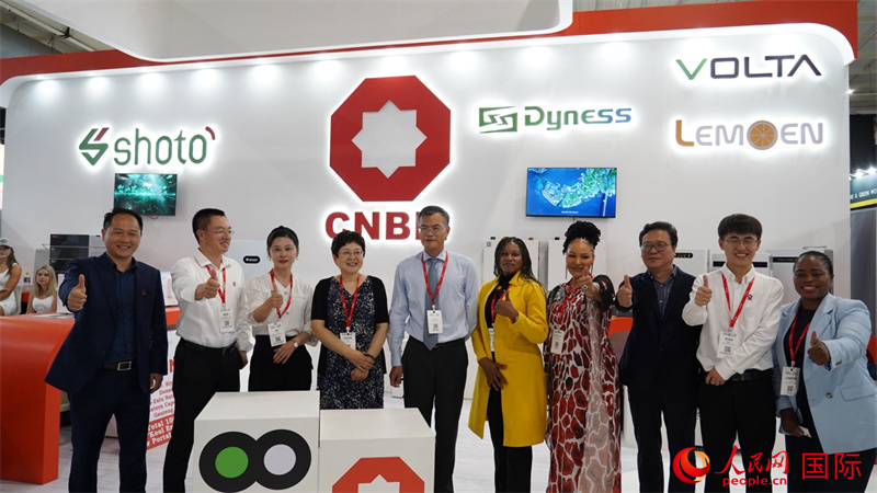 出席嘉賓合影。人民網(wǎng) 劉暢攝