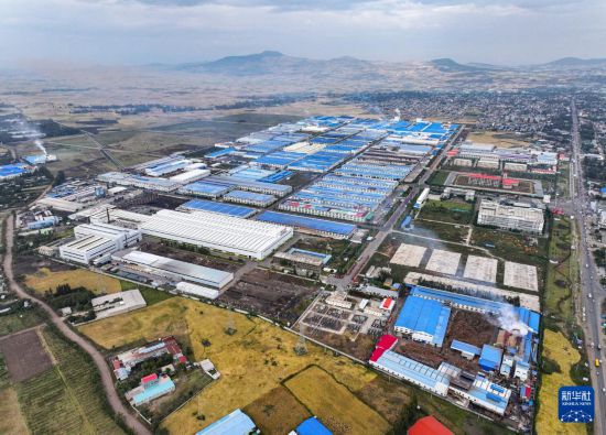 這是2023年11月3日在埃塞俄比亞杜凱姆市拍攝的東方工業(yè)園（無人機(jī)照片）。 新華社發(fā)（東方工業(yè)園供圖）