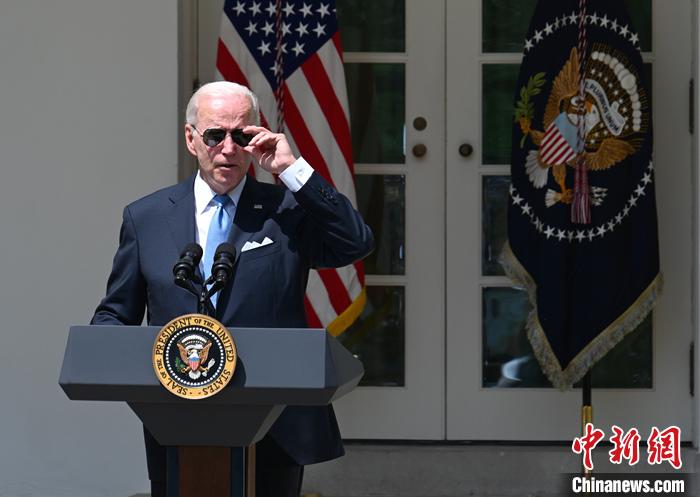 當(dāng)?shù)貢r(shí)間7月30日上午，美國(guó)總統(tǒng)拜登新冠檢測(cè)再次呈陽性。他此次沒有癥狀，但將采取隔離措施。資料圖為拜登7月27日解除隔離后在白宮發(fā)表講話。 <a target='_blank' href='/'><p  align=