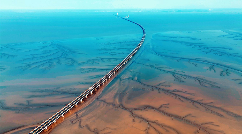 錯落有致的溝壑與灘涂地貌有機(jī)融合，勾勒出形態(tài)各異的“灘涂丹青”。虞昌勝攝