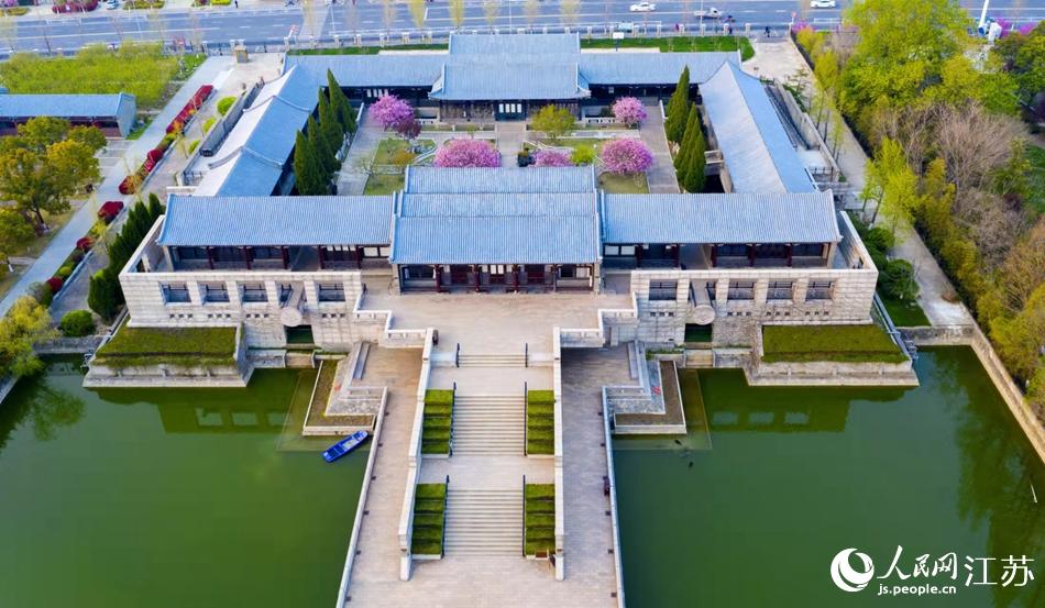 周恩來(lái)紀(jì)念館內(nèi)海棠盛開(kāi)。紀(jì)星名攝