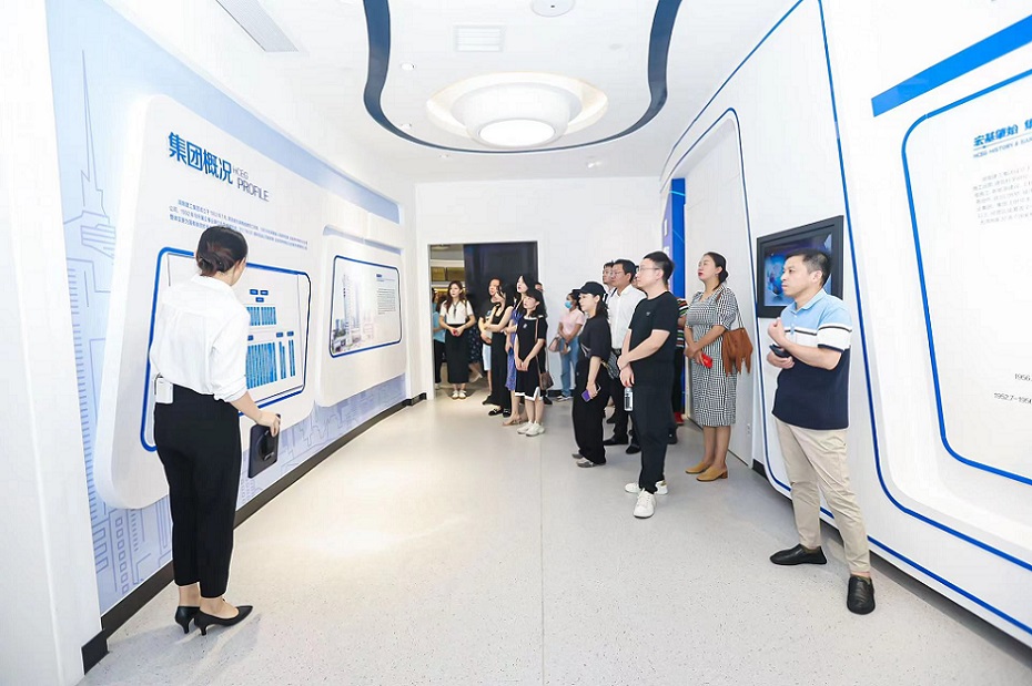 見面會(huì)參與人員在了解項(xiàng)目情況。單位供圖