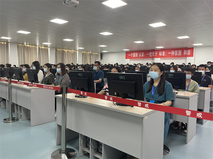 閱卷現(xiàn)場(chǎng)。公雪 攝