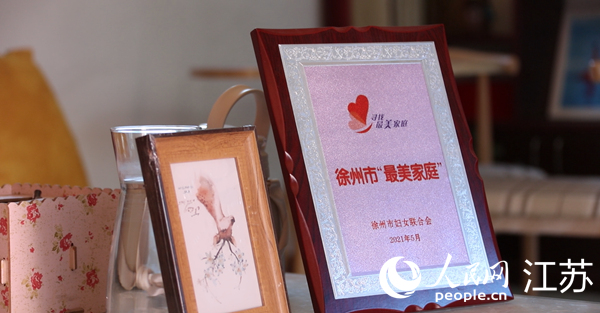 王繼蓮家庭獲得的部分榮譽(yù)。人民網(wǎng) 冷金明攝