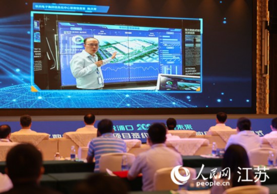 圖為浦口區(qū)集成電路企業(yè)介紹智能制造系統(tǒng)。浦口區(qū)委宣傳部供圖