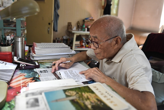 劉萬舉撰寫學(xué)黨史心得筆記。 受訪者供圖