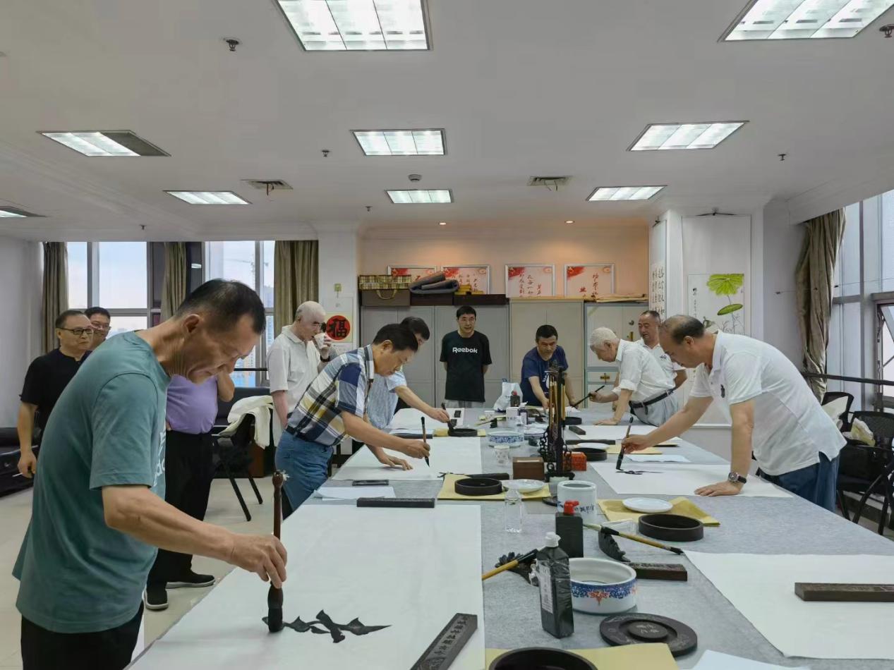 書畫作品創(chuàng)作交流活動(dòng)。鄧慧芳攝