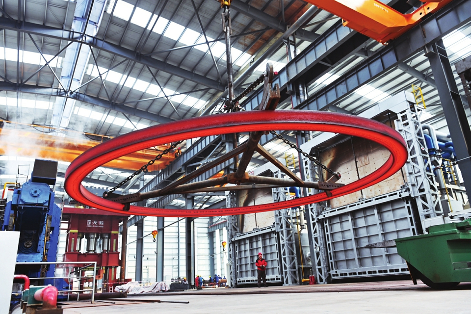 定襄縣作為太忻一體化經濟區(qū)建設的12個先行啟動區(qū)之一，借助發(fā)展機遇，全力延長產業(yè)鏈條、補齊產業(yè)短板、培育優(yōu)質市場主體、拓寬應用領域，進軍高精尖應用行業(yè)。 記者孫榮祥攝