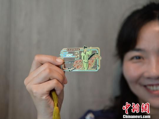 絲路主題餐廳內(nèi)推出的文創(chuàng)產(chǎn)品。　鐘欣 攝