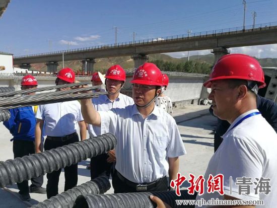 圖為生態(tài)環(huán)保專項督查現(xiàn)場。 孫舒亞攝