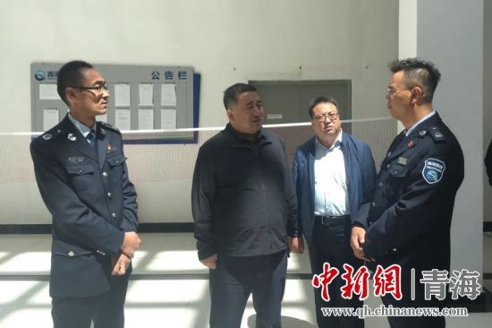 圖為生態(tài)環(huán)保專項督查現(xiàn)場。 孫舒亞攝