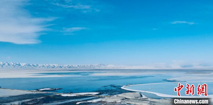 圖為冬季茶卡天空壹號景區(qū)。　李江寧 攝