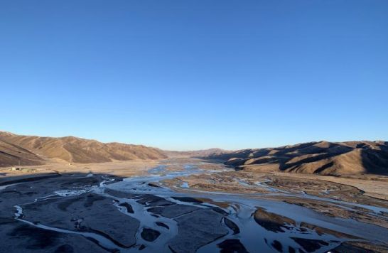 圖為三江源腹地，黃河流經(jīng)達日縣。（資料圖） 孫睿 攝 　　
