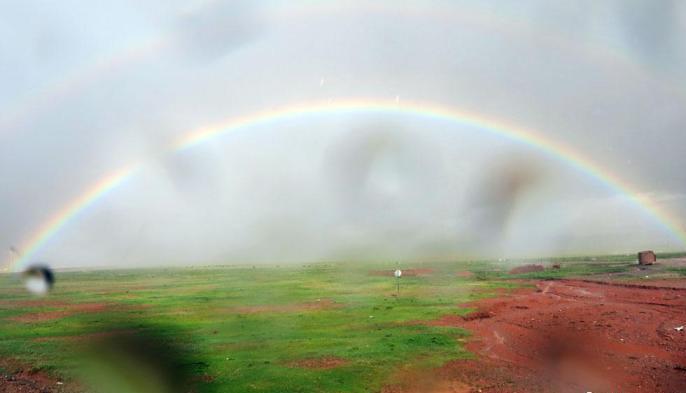 科考隊員在茲格塘錯采樣返程途中，高原風(fēng)雨彩虹送行?！?lt;a target='_blank' ><p  align=