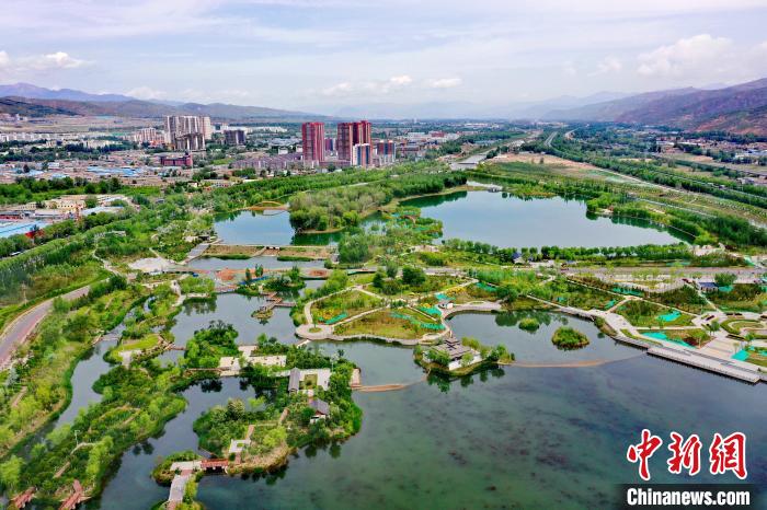 西北城市西寧立生態(tài)文明高地新典范：“一城山水、百園千姿”