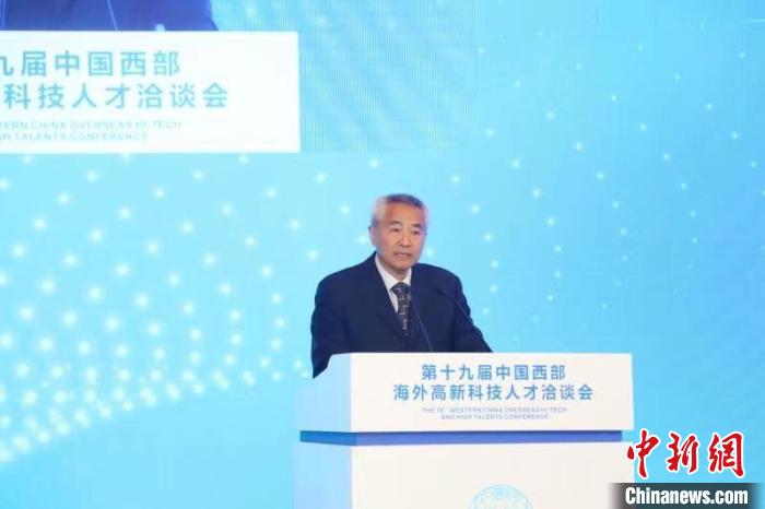 全國政協(xié)副主席、九三學社中央常務(wù)副主席邵鴻出席論壇并致辭?！∷拇ㄊ∥y(tǒng)戰(zhàn)部供圖