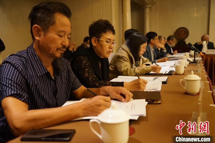 圖為座談會(huì)現(xiàn)場?！∨擞隄?攝