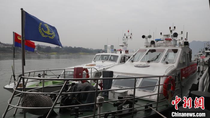 聯(lián)合巡江守護活動現(xiàn)場?！〗部h融媒體中心 攝