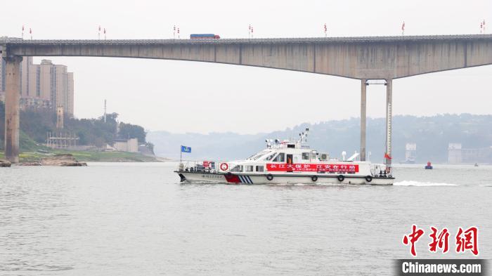 聯(lián)合巡江守護活動現(xiàn)場?！〗部h融媒體中心 攝