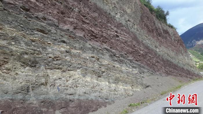 青藏高原東部始新世熱魯盆地的湖相沉積?！≈锌圃呵嗖馗咴?供圖